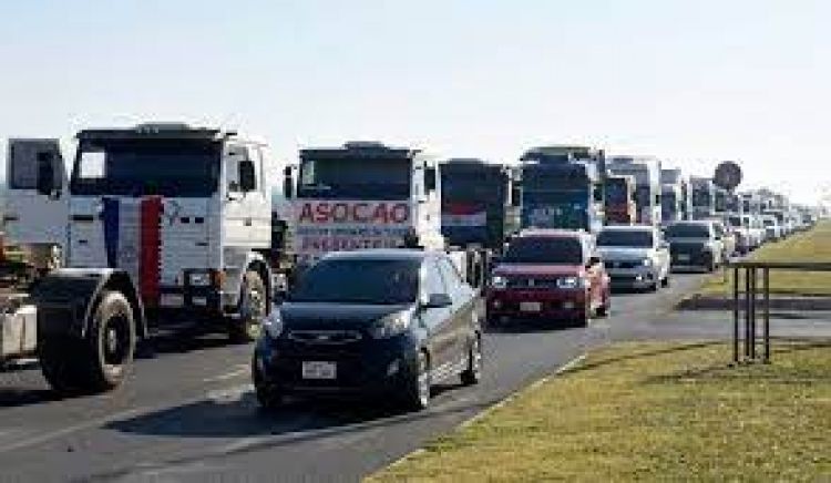 Paro de camioneros: Posturas polarizadas dificultan llegar a una solución