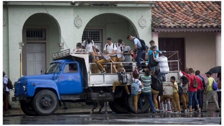 Cuba: Transporte público espejo de la ineficiencia castrista