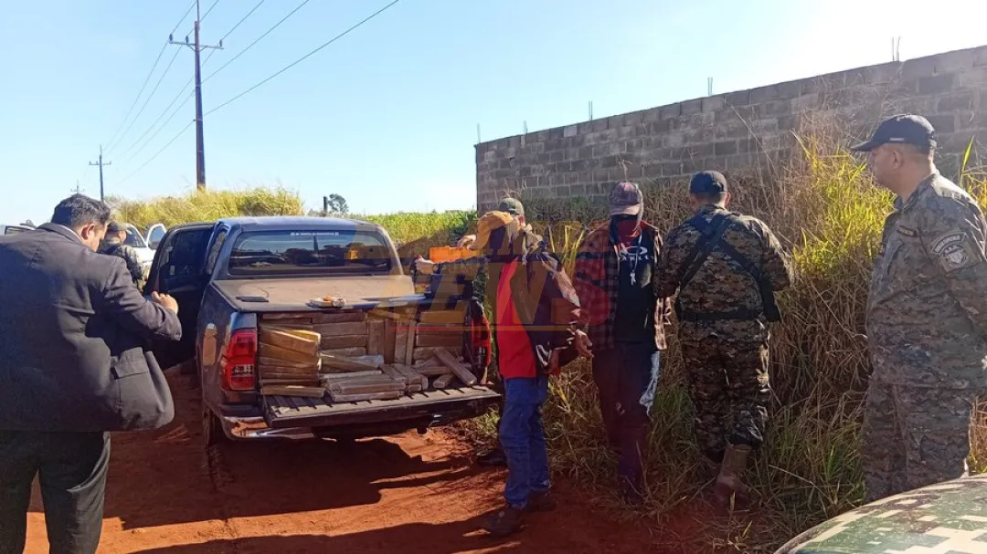 GEO intercepta camioneta cargada con marihuana en Zanja Pytã