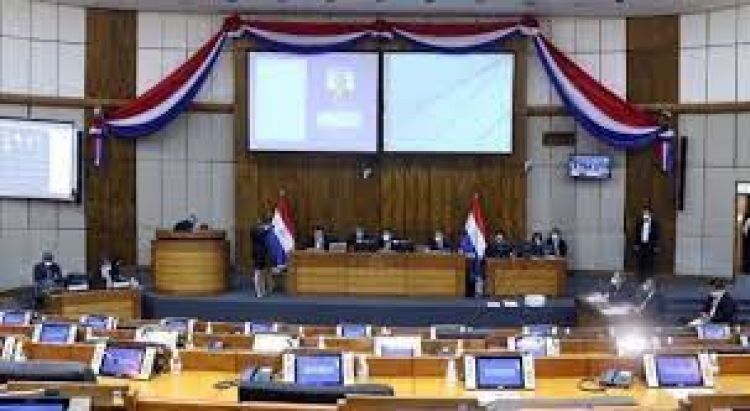 Diputados aprueban un feriado para la vacunación masiva y liberada