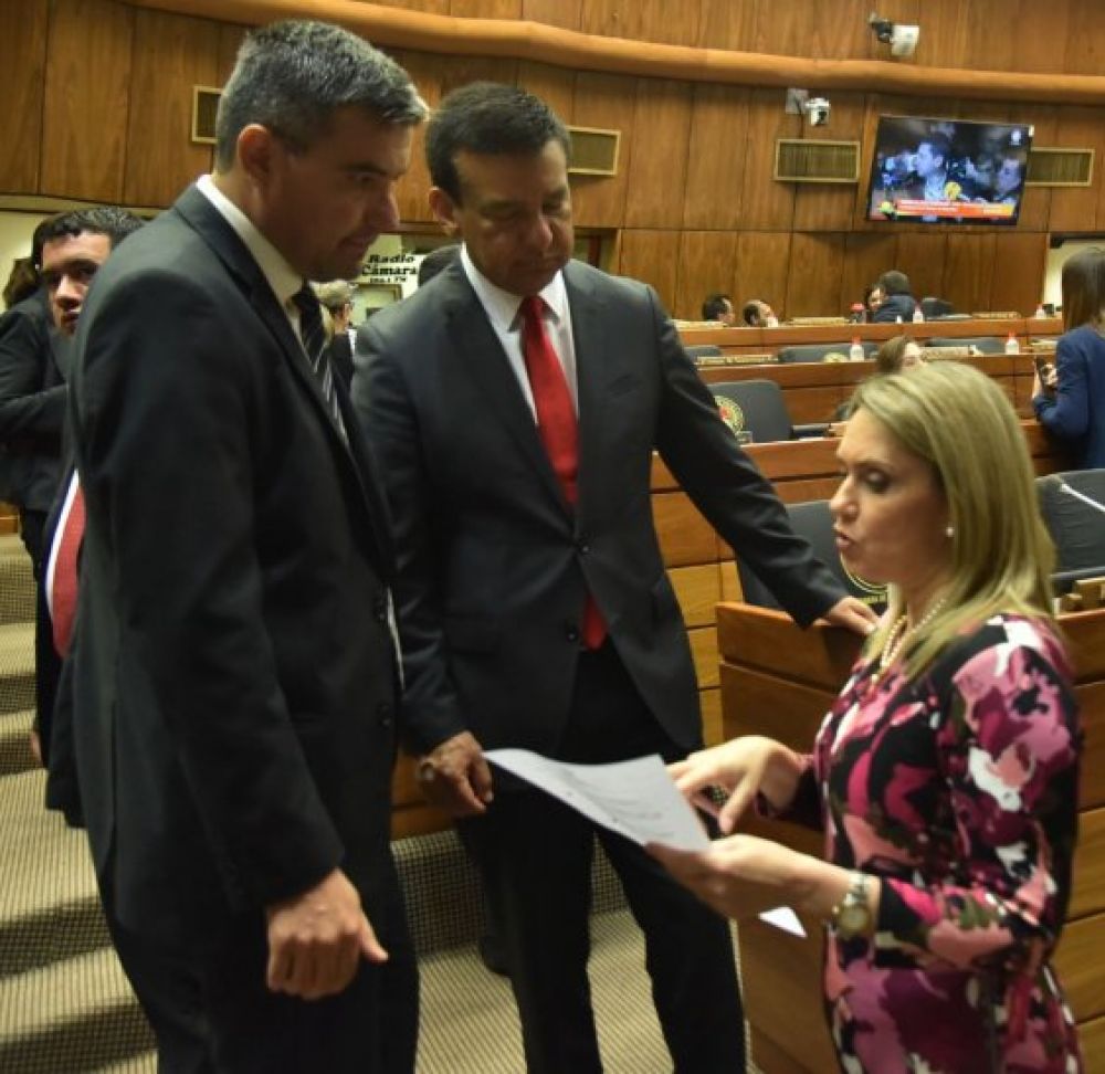 Endurecen pena para lavado, pero se oponen a control a los clubes