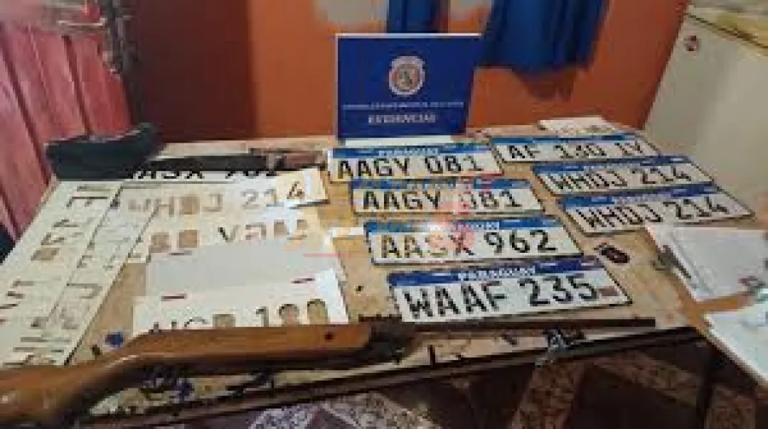 Allanan serigrafía donde falsificaban chapas vehiculares en Encarnación