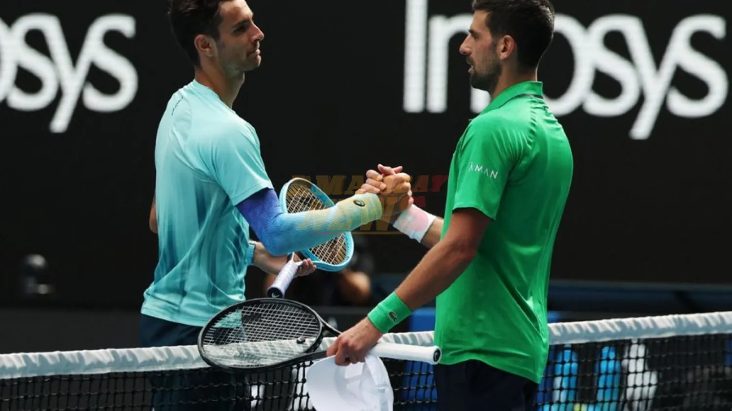 Djokovic se salva y avanza a semifinales del Abierto de Australia tras abandono de Musetti