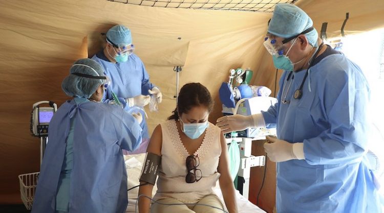 Perú abre la puerta a contratar médicos extranjeros para enfrentar COVID-19