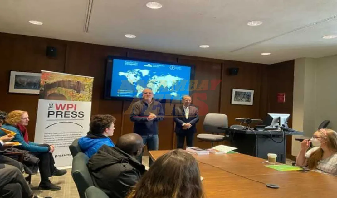 Martín Burt relanzó su libro en el Worcester Polytechnic Institute
