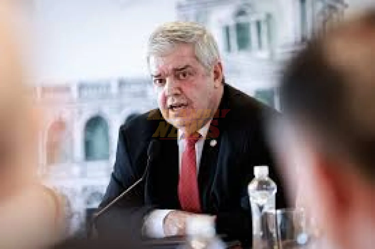Ministro del Interior pide permiso por tres días
