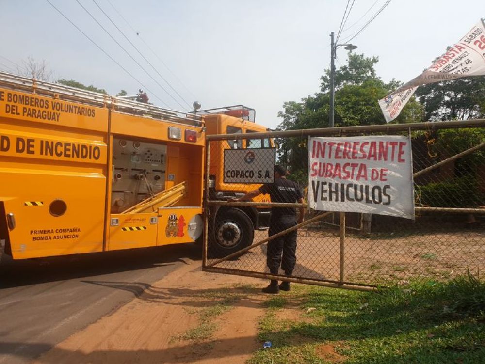 Feroz incendio en Copaco de Luque