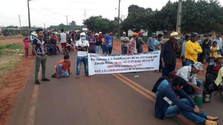 Indígenas se manifiestan y cierran ruta en Itakyry