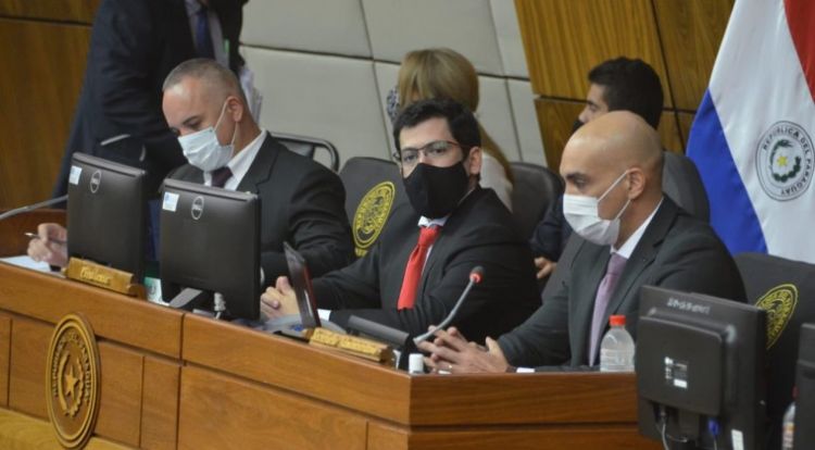 Senado trata hoy proyecto para acelerar compra de vacunas