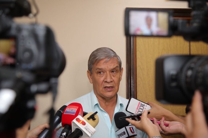 Convención del PLRA debe ser suspendida porque “pueden volar sillas”, dice senador