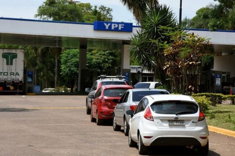 “Invasión extranjera” deja sin combustible a Puerto Yguazú