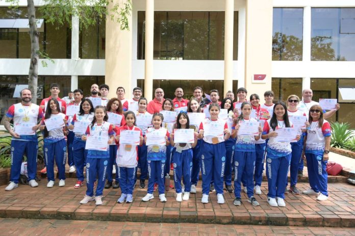 Excelente actuación de cultores del kick boxing en Foz