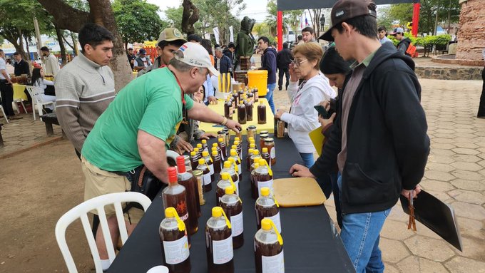 Exitosa 1ª feria de apicultores en Concepción