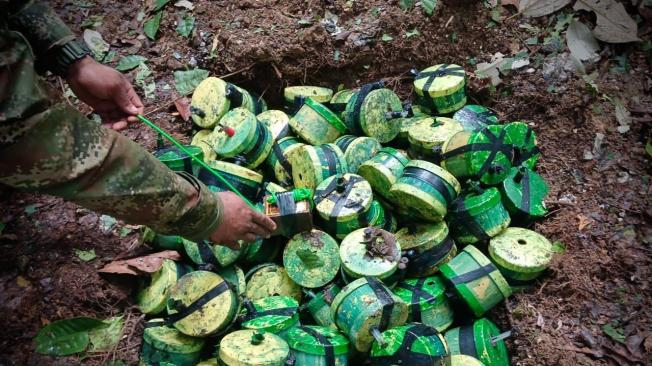 Minas antipersonal del ELN incautadas por militares colombianos.