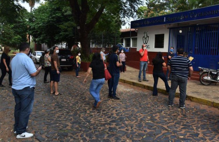 Conflicto en colegios privados se agrava y siguen protestas de padres