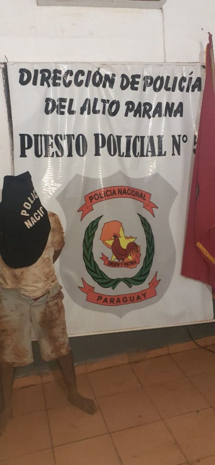 Detienen a presunto depravado que estaba desnudo con su hija de 5 años