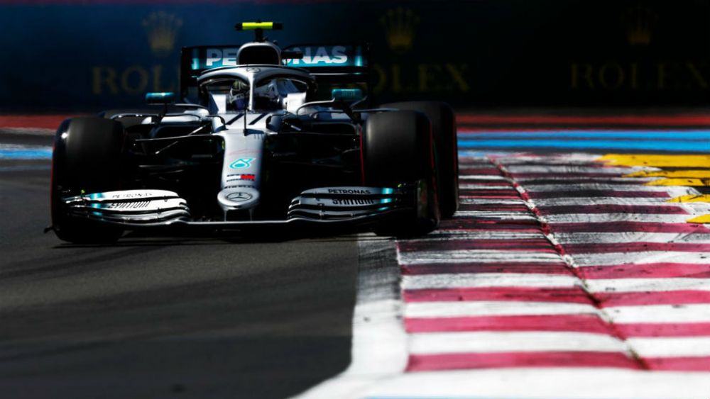 Pole para el británico en Francia, la tercera de la temporada