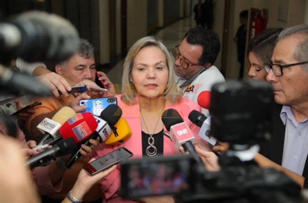 Lilian Samaniego arremete contra Antonio Barrios en el Senado