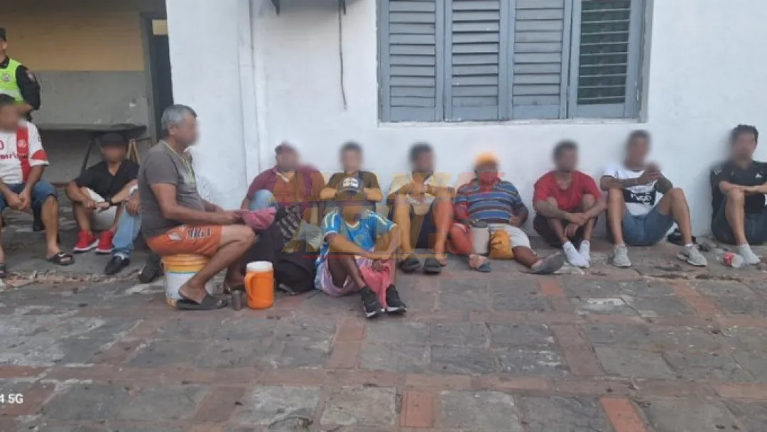 Policía demora a doce cuidacoches en la previa al partido entre Olimpia y Libertad