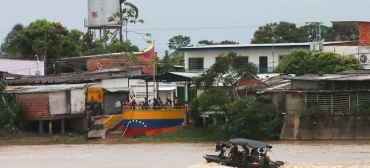 Enfrentamientos dejan más de 170 desplazados en frontera colombo-venezolana