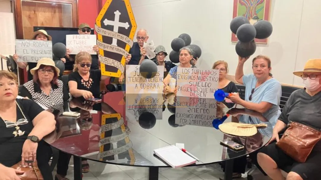 Jubilados municipales marchan en reclamo de sus haberes
