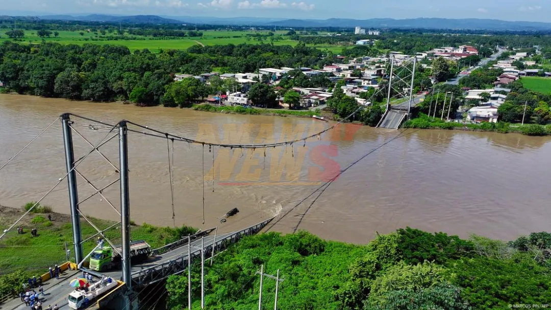 Cuatro muertos al caer un puente colgante en Ecuador