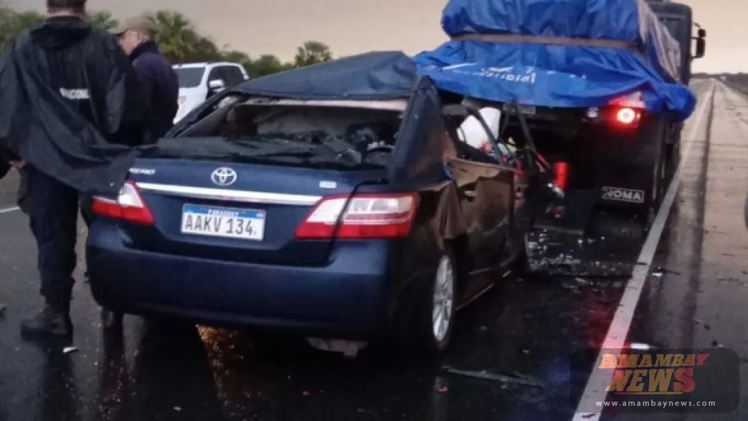 Ñeembucú: Terrible choque entre camión y automóvil deja dos muertos