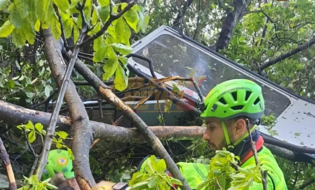 Cuatro muertos y un herido grave al descolgarse la cabina de un teleférico en Nápoles