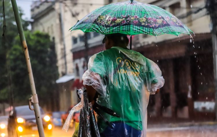 Anuncian viernes caluroso y con probabilidades de lluvias