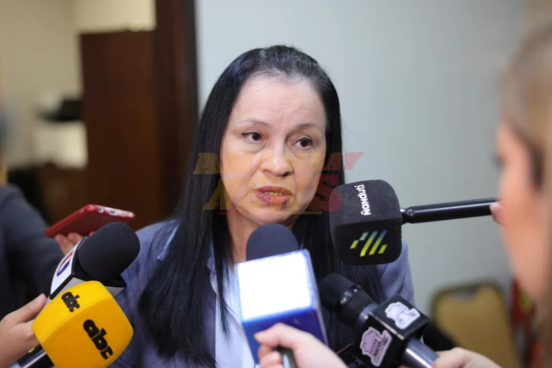 Senadora pide juicio político al FGE por supuesto nepotismo