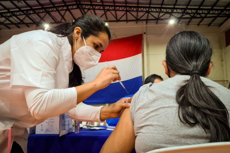 Instan a acudir a vacunatorios para recibir dosis correspondientes