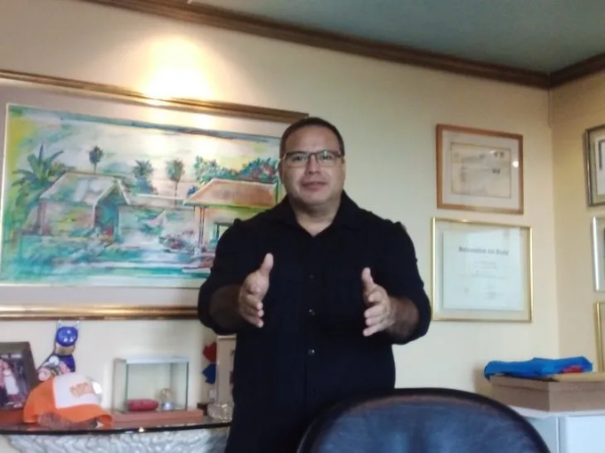 Agentes fiscales dispusieron la detención del periodista Carlos Granada del SNT