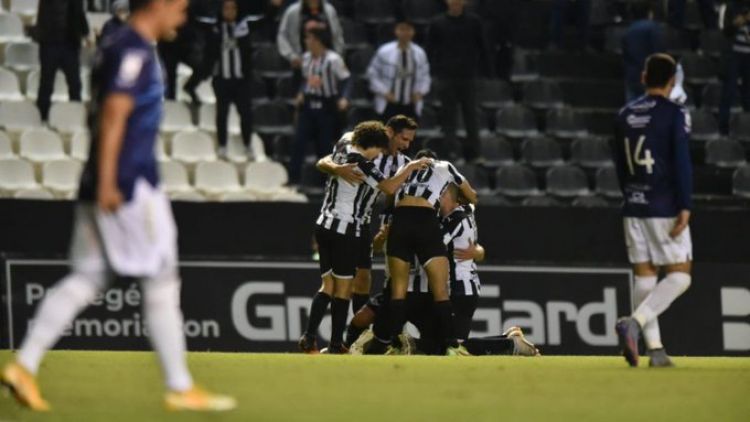 Libertad vuelve a ganar y extiende su ventaja
