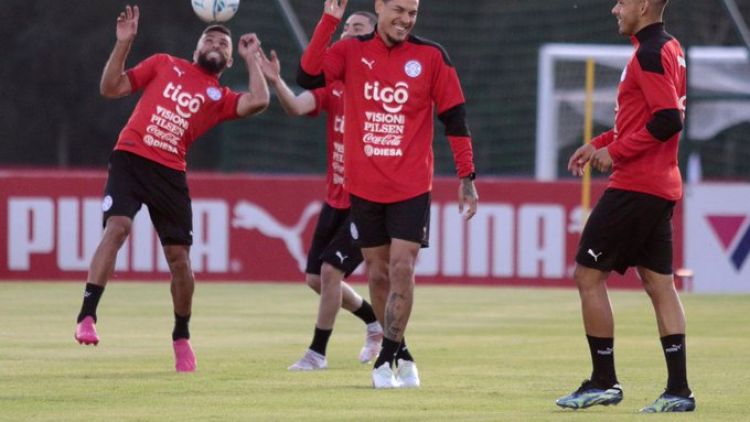 Albirroja: Berizzo perfila el once para medir a Uruguay