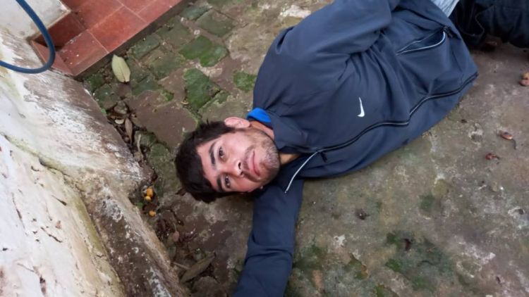 Ladrón entró a robar, resultó ser la casa de un jefe policial
