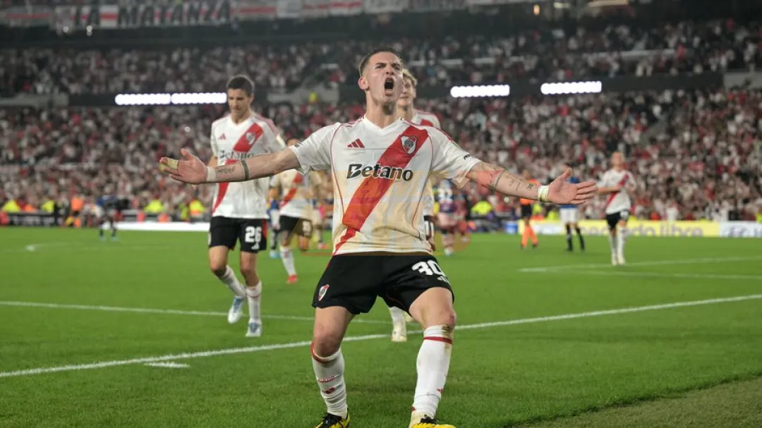 River extiende su gran momento y avanza a los octavos