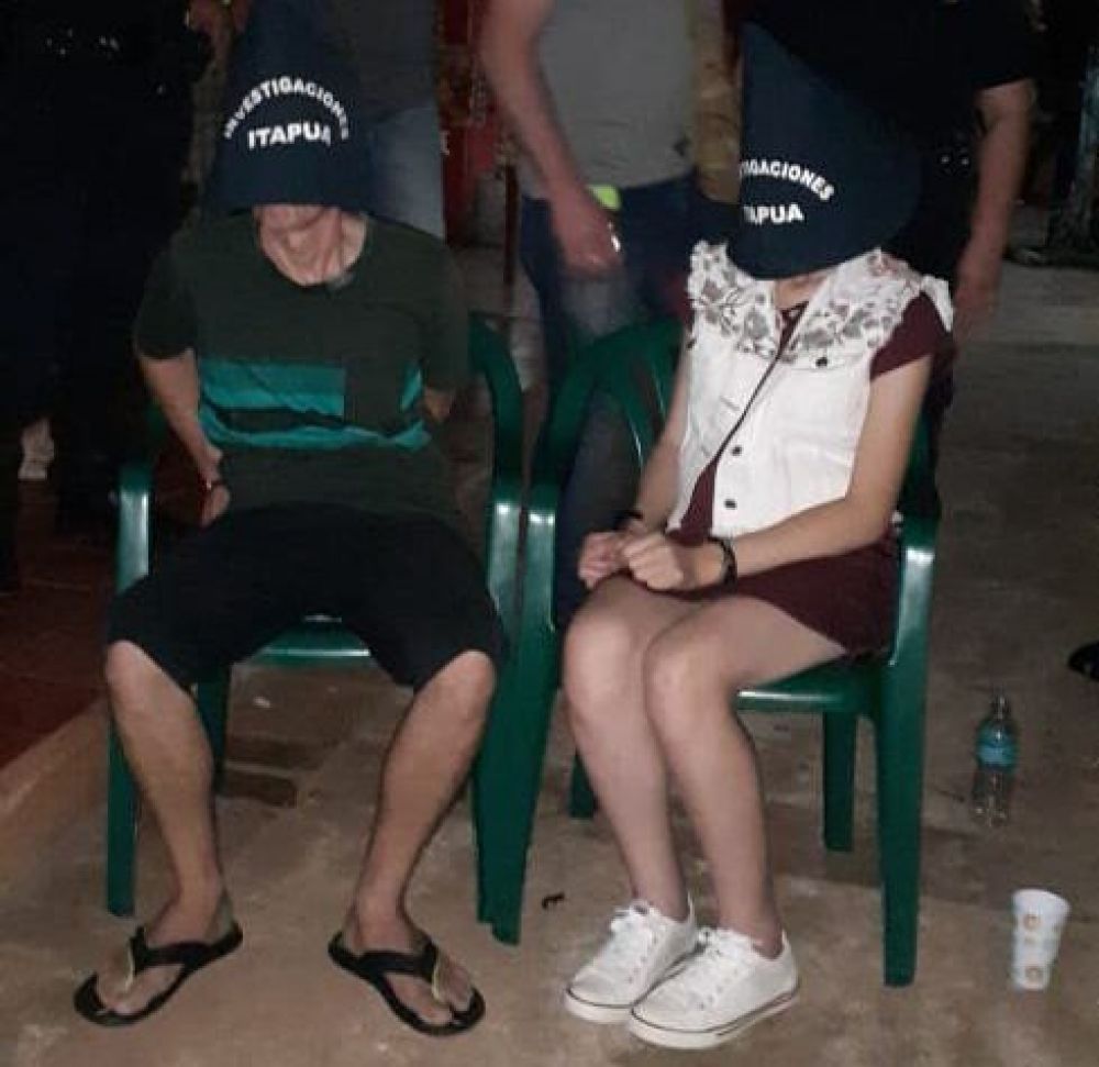 Detienen a una pareja por supuesta conexión con asesinato de niña de 13