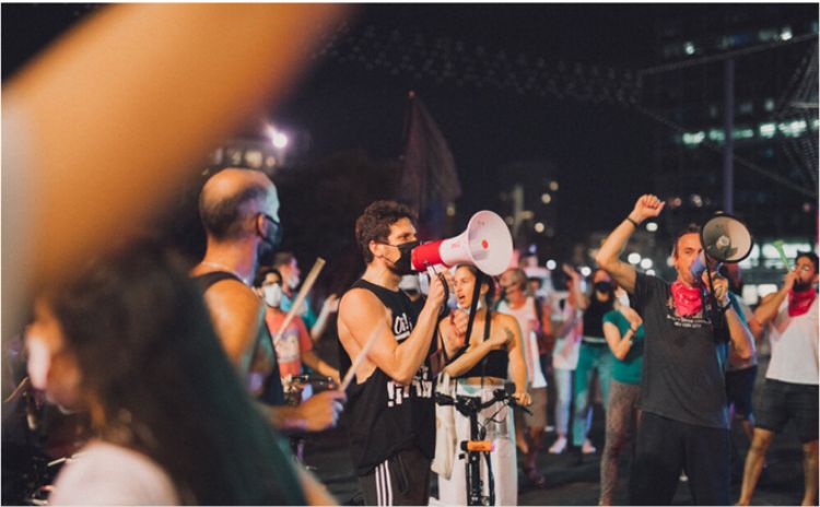 En Jerusalén, los anti-Netanyahu celebran la "victoria" y dicen "Bibi Ciao!"