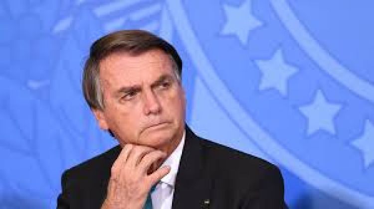Bolsonaro minimiza compras militares de Viagra y prótesis de pene