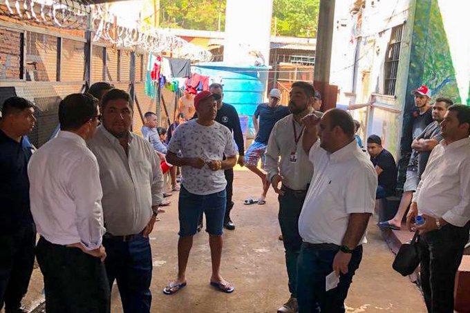 Ministro de Justicia verificó situación de reclusos en penal de CDE