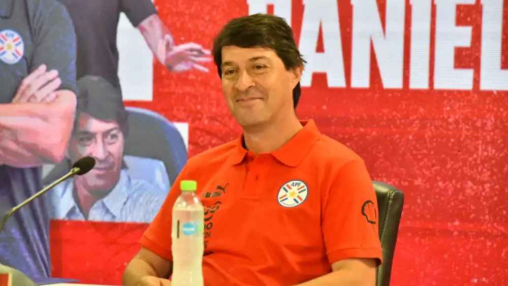 Daniel Garnero fue presentado como DT de la Albirroja