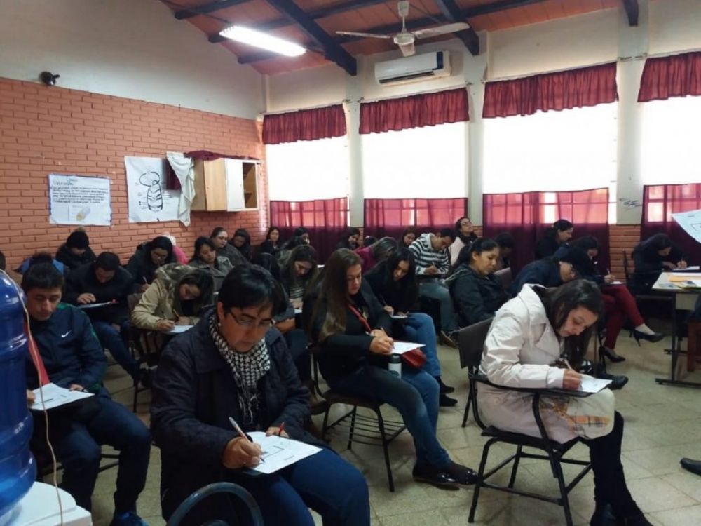 MEC: casi la mitad de docentes se aplazó en prueba escrita
