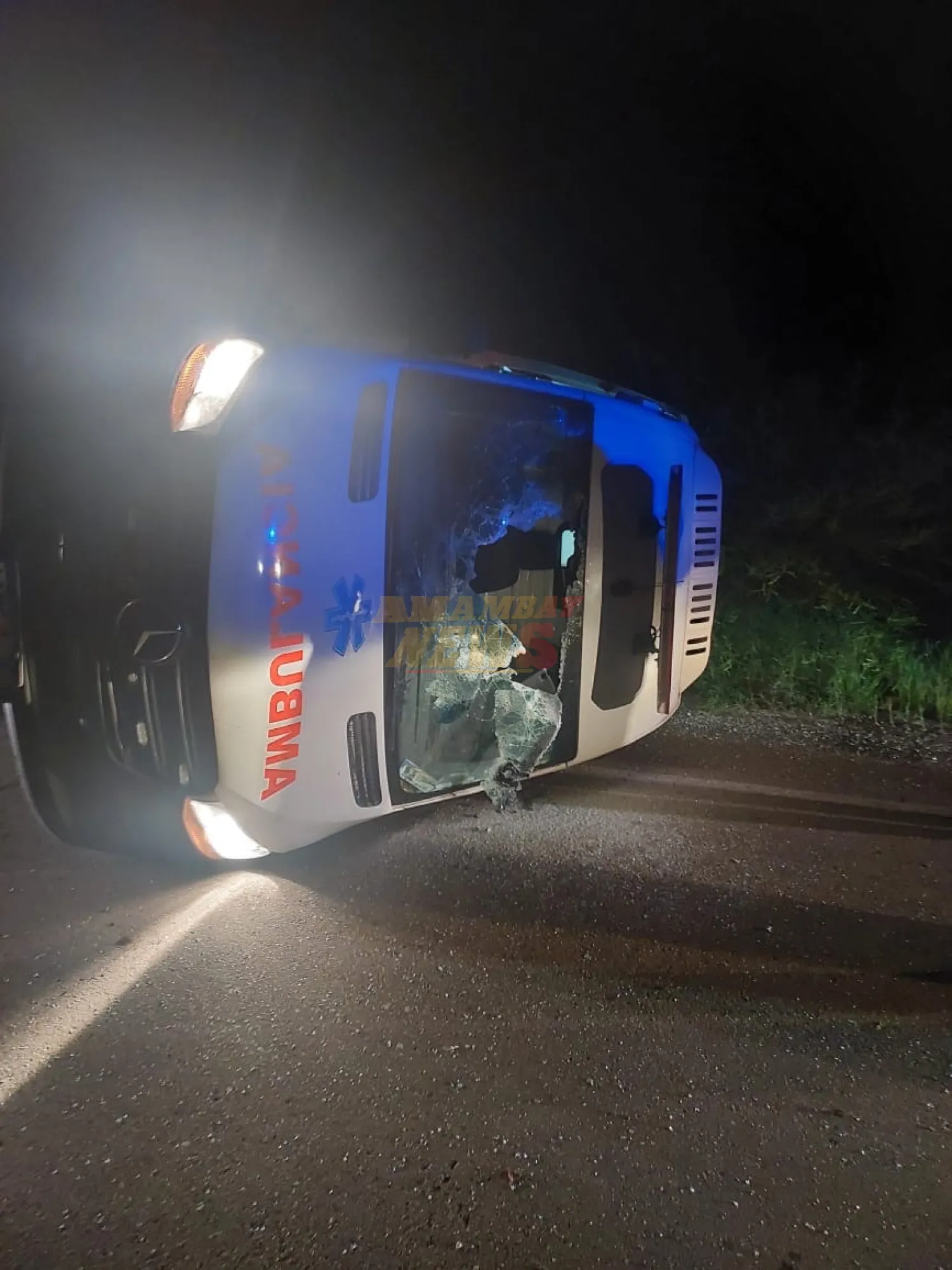 Ambulancia del IPS volcó tras ser embestida por un camión en la ruta PY22