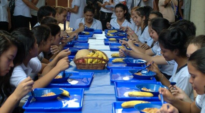Salud recomienda consumir alimentos saludables ante el inicio del año lectivo