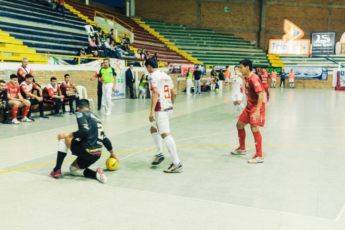 José Meza vence a Bolívar y sigue en carrera en Pitalito
