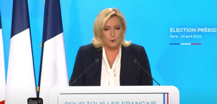 Marine Le Pen reconoce la derrota a Macron
