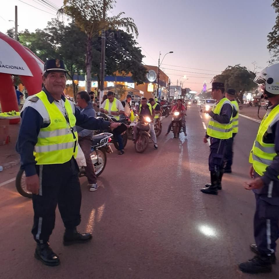 Entregan chalecos reflectivos a motociclistas en Concepción