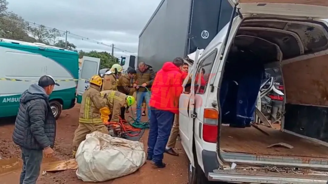 Conductor queda atrapado tras cuádruple choque en Ciudad del Este
