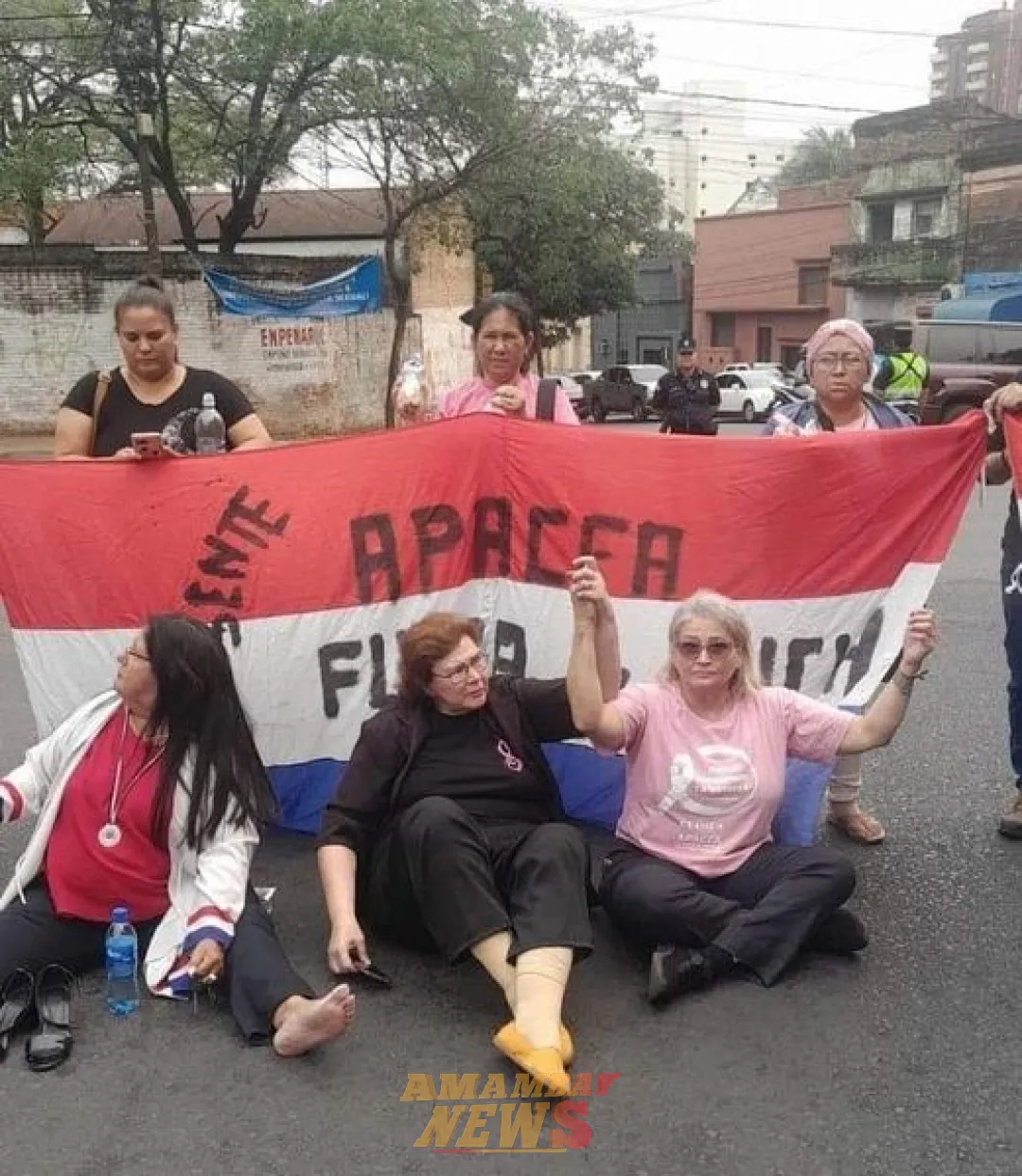 Pacientes Oncológicos de la Capital se manifiestan frente al MSPBS.