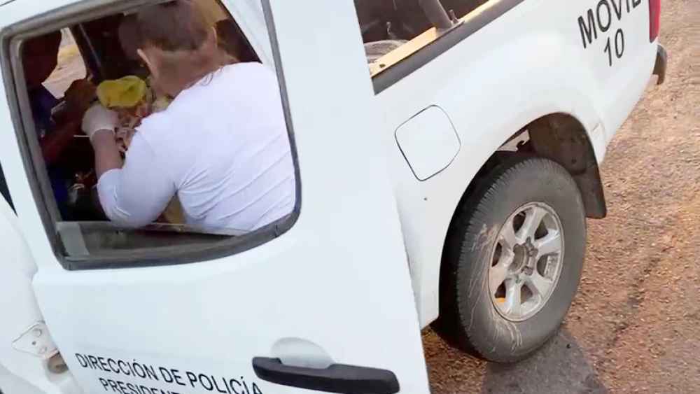 Niña indígena da a luz a bordo de una patrullera camino al hospital